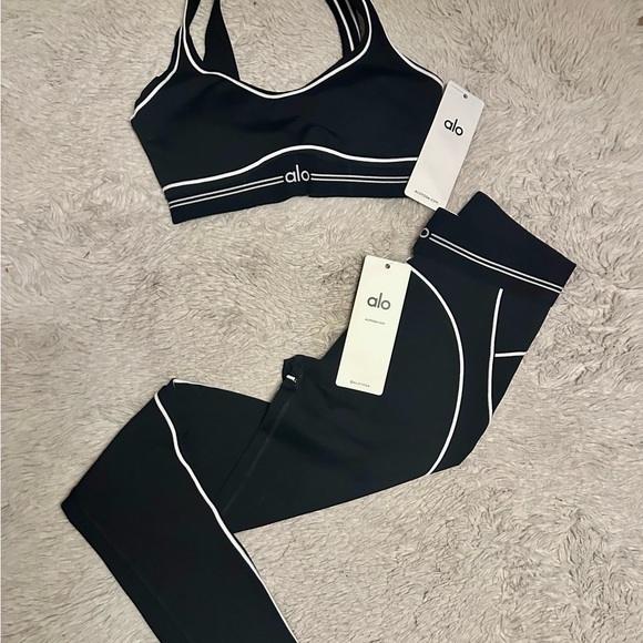 ALO Yoga Other - ALO Yoga Black Sports Bra and Leggings Set